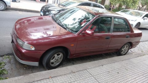 Mitsubishi Lancer 1.5 Sedan