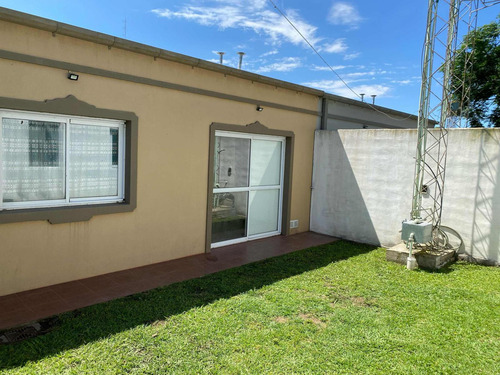 Casa En Venta - 3 Dormitorios 2 Baños - 238mts2 - Roque Perez