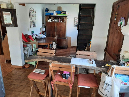 3 Casas En Una Frente A Plaza Y A Pasos De La Laguna. Apta Vivienda Y Dependencias Para Alquilar
