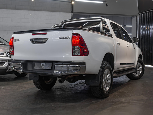 Toyota Hilux 2.7 Sr Cab. Dupla 4x2 Flex Aut. 4p
