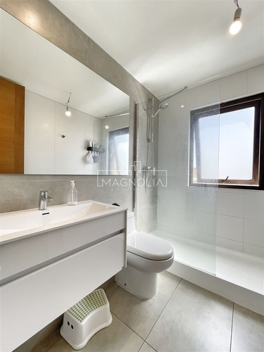 Casa En Venta De 5 Dorm. Mas Servicio En Chamisero