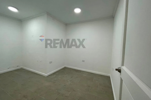 Arriendo De Local Comercial, Vitacura.