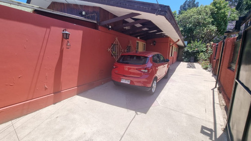Se Vende Casa Con 2 Cabañas Ubicada En Sector Miraflores