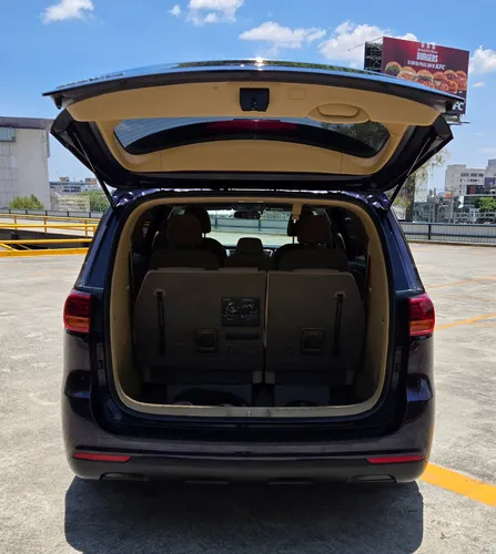 Kia Sedona 3.3 V6 Lx At