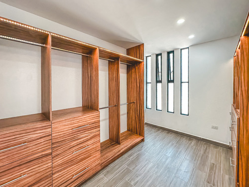 Casa En Venta Con Recámara En Planta Baja En Parque Veracruz.
