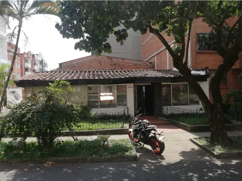 Venta De Casa Unifamiliar Con Aire En La Castellana.