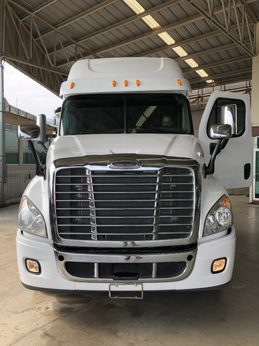 Imagen 2 de 10 de Freightliner Cascadia 2015 Nacional 3 Meses De Garantia