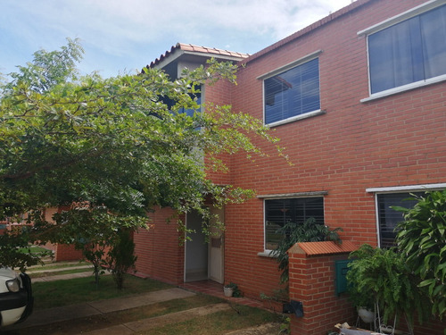 Imagen 2 de 14 de Townhouse Totalmente Remodelado,oportunidad De Inversion