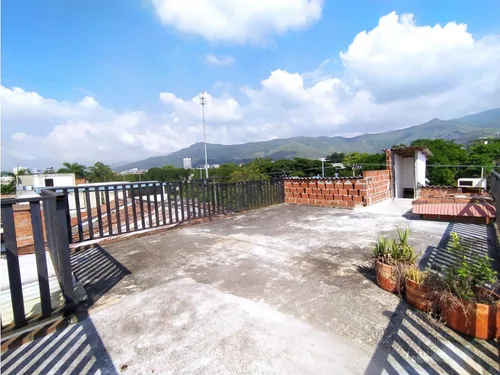 Venta De Casa Trifamiliar Y Local En La Merced, Norte De Cali 3208.