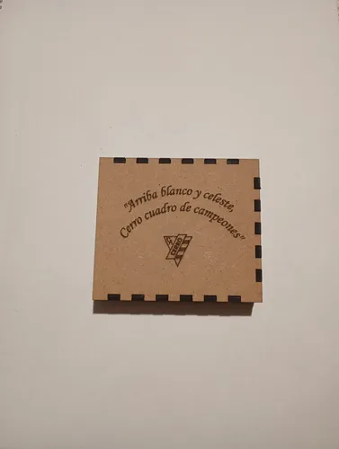 Llavero En Mdf En Capas Con Caja Diseño Fanático Del Fútbol Marrón Claro