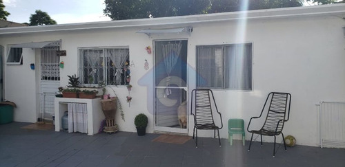 Imagem 4 de 15 de Casa Térrea, Confortável, Com Jardim Frontal Com Árvores Frutíferas, Com 3 Dormitórios E 4 Vagas . - Tw15952