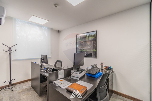 Imagen 10 de 15 de Venta Con Renta En Usd - 5,5 % - Local / Oficina