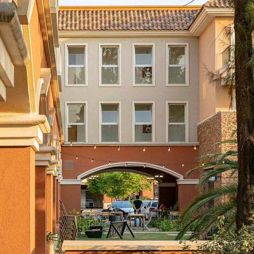 Tu Local En Pueblo Caamaño, Pilar Centro Comercial A Metros De Panamericana Ramal Pilar, Rodeado De Barrios Privados Y Clubes. ¡la Ubicación Perfecta Para Tu Negocio!