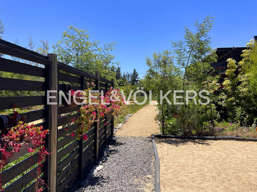Casa Impecable En Parcela.