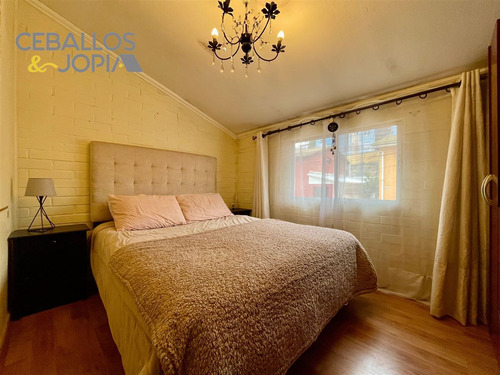 Casa En Venta De 2 Dorm. En Villa Alemana