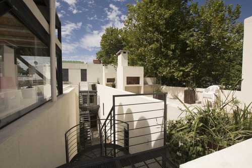 Venta De Apartamento Dúplex De 2 Dormitorios En Centro