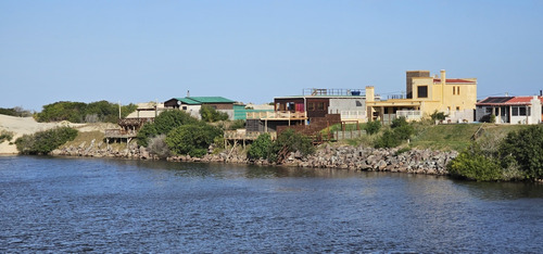 Alquiler Barra De Chuy Uruguay Con Fondo Al Arroyo