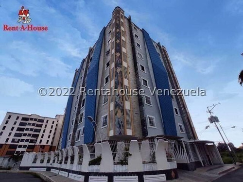 Vende Apartamento En Urbanización Los Chaguáramos Maracay 23-9940 Yjs