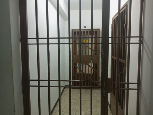 Imagen 3 de 12 de Local En Venta. ¿deseas Hacer Una Excelente Inversión? En Pleno Centro De Alta Vista, En Puerto Ordaz , Oportunidad Única Al Mejor Precio