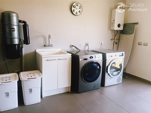 Moderna Casa De 2 Pisos En Calera De Tango. ¡amoblada!