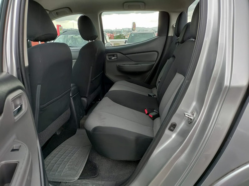 Imagen 11 de 14 de Mitsubishi L200 2018 2.4 Cabina Doble 4x2 Mt