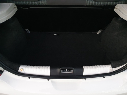 Imagem 14 de 15 de Volkswagen Gol Novo 1.6