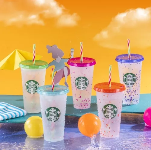 Starbucks tiene un *HERMOSO* vaso que cambia de color y tiene confetti