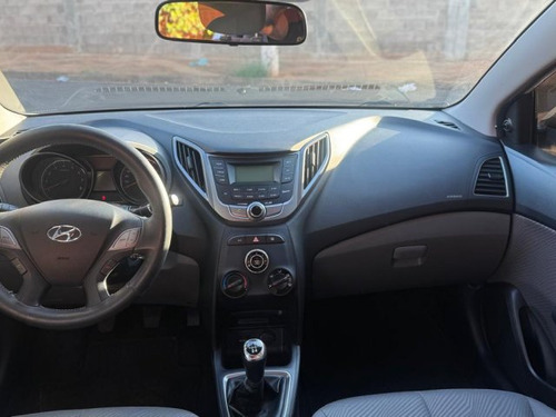 Hyundai HB20S HB20S 1.6 COMFORT PLUS 16V FLEX 4P MANUAL