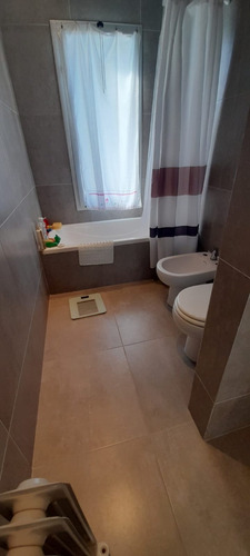 Dueño Directo. Vendo Casa Dueño Directo, Vende En El Canton , Casa Moderna De Diseño Minimalista A La Laguna Con 40m De Costa Propios, Parque Y Piscina Con Solarium