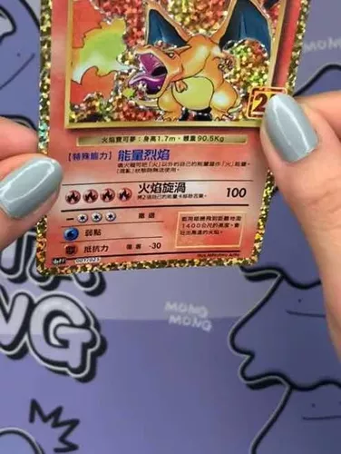 Carta Pokémon Charizard Ultra Raro Celebrações + Brindes em