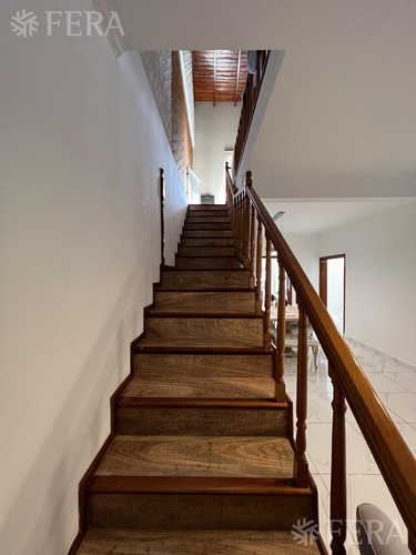 Venta Casa 4 Ambientes Con Galería, Quincho Y Piscina En Sarandí