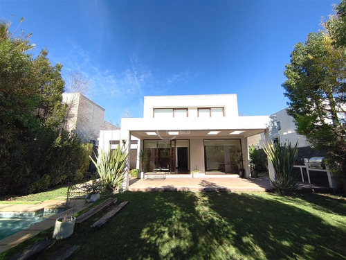Espectacular Casa En Venta De 3 Dorm. En Chicureo