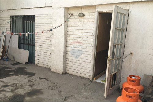 Se Vende Casa Comercial En Avenida La Florida.