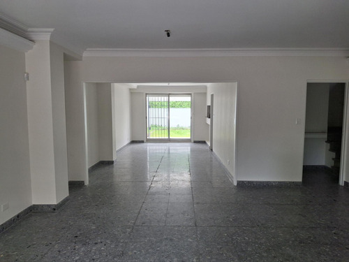 Casa De 6 Ambientes En Alquiler La Lucila