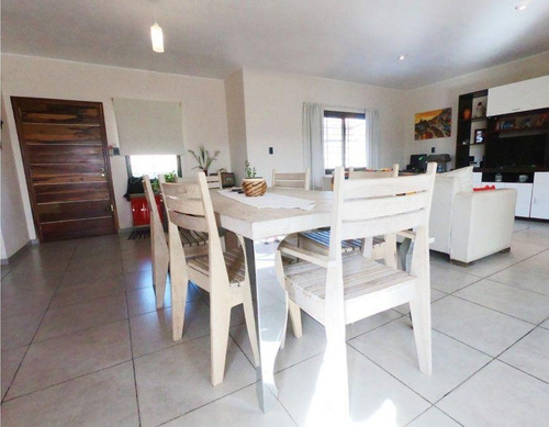 Casa En Venta 3 Dormitorios, 2 Baños, Vista. Estancia Vieja, Villa Carlos Paz.