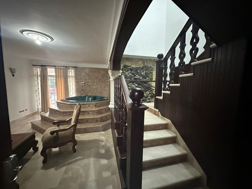 Casa Amueblada En Venta En Cerro Alto