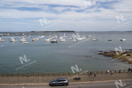 Imagen 17 de 27 de Departamento Con Vista Al Puerto. - Punta Del Este Peninsula