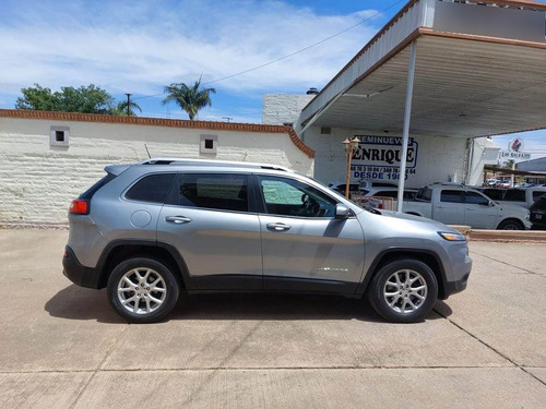 Jeep Cherokee 2.4 Latitude Mt