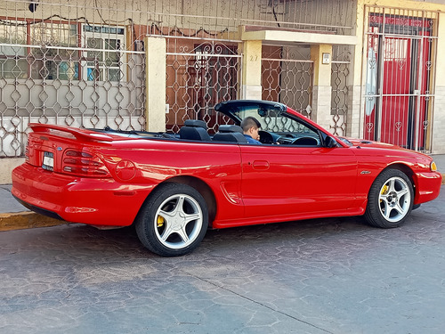 Mustang Convertible V6 Estándar