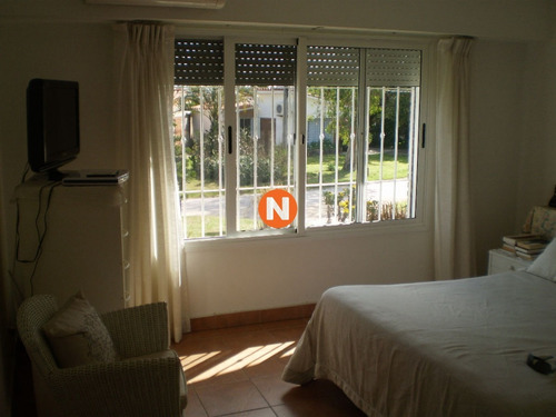 Casa En Venta Y Alquiler, Mansa, Punta Del Este, 4 Dormitorios.- Ref: 208035