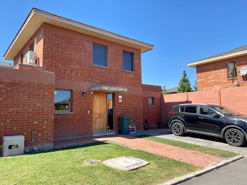 Impecable Casa Quillay En Sub Condominio En Valle Araucarias