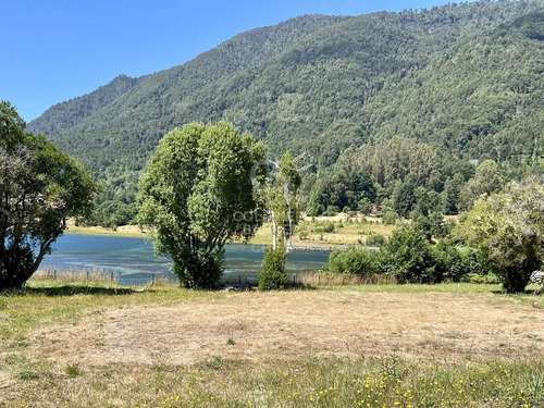 Donde Desagua El Lago Riñihue, Con Orilla
