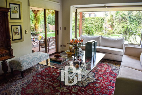 Casa En Venta De 7 Dorm. En Lo Barnechea
