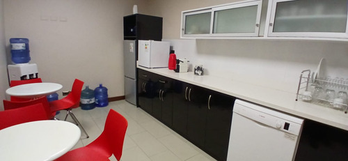 Excelente Oficina Habilitada Y Amoblada De 220m2 En Arriendo