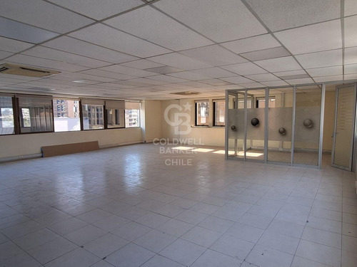 Oficina Con Excelente Iluminación Y Distribución