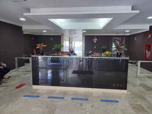 Elegante Oficina En Alquiler, Oportunidad, Urb. La Trinidad