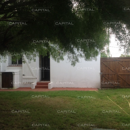 Venta De Casa A Una Cuadra De Playa Mansa Y A Metros De La Península De Punta Del Este- Ref: 25166