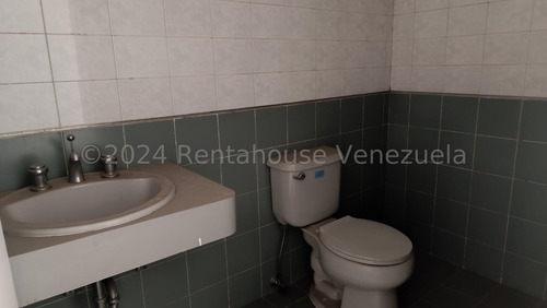 Y.t. Apartamento En Venta, Las Palmas Mls #25-18897