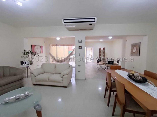 Casa En Venta Urbanizacion La Soledad Maracay Remodelada Pisos De Marmol Buena Ubicacion Zona Norte Kg:23-30429