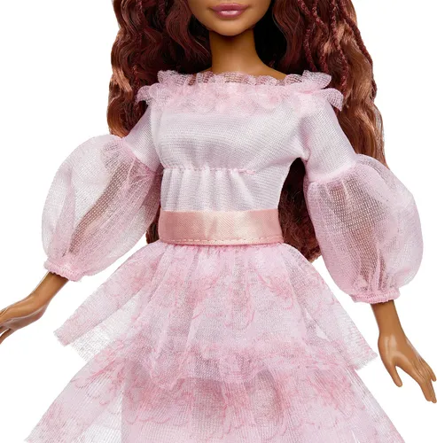 Ariel con vestido rosa sale